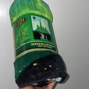 24HR DROP ⬇️ WICKED Movie Super Plush throw blanket